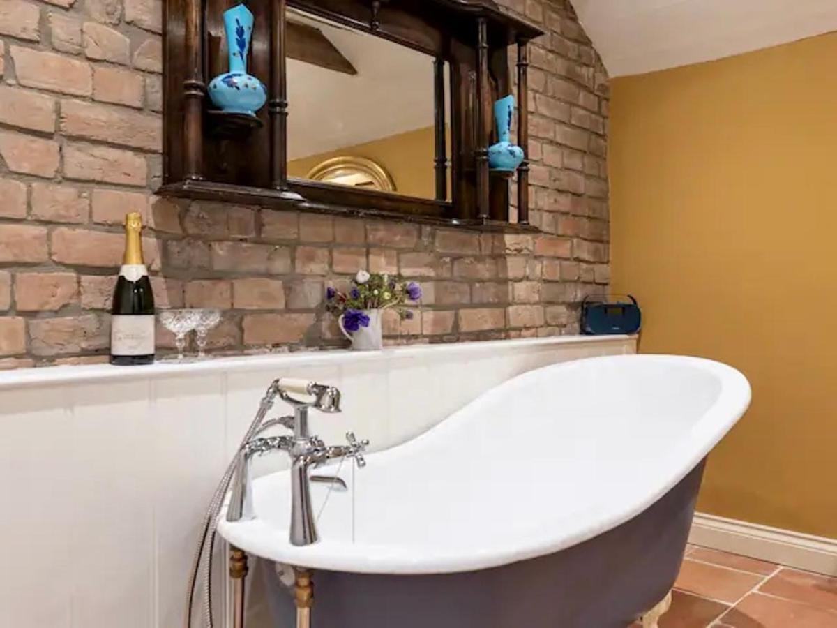 Pass The Keys Goose Feather Barn, Wedmore Luxury Cottage For Two Exterior foto